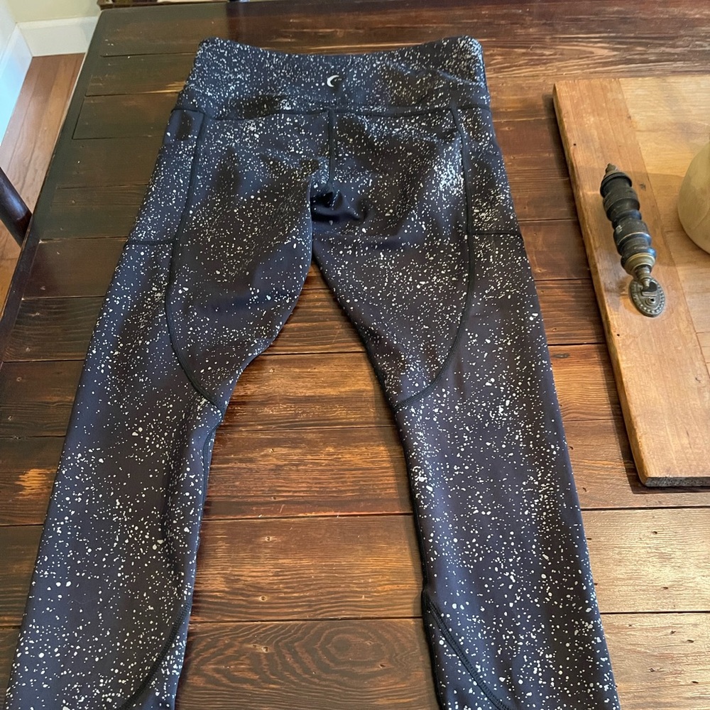 ZYIA Women's size 8-10 Hi Rise Leggings, EUC
